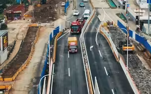 沪南公路改扩建新场段，申江南路跨线桥已开放通行#航拍浦东 【编导：周雪涛】