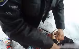 “我才不在乎你的要求！”美国9岁女孩被捕时想见爸爸却被喷辣椒水
