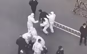 警情通报！山东防疫人员拖拽殴打居民 7人被拘