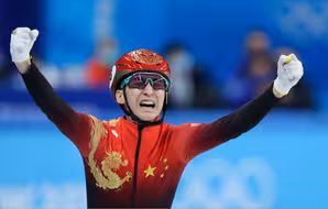 短道速滑摘中国冬奥首金 武大靖数度哽咽：经历太多