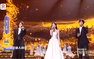 《澳门之歌》祝福祖国｜陈卓璇、黄子弘凡、刘恋带来情景歌曲，在青年一代的歌声中展现人们重温25年前澳门回归的激动与感动，表达出对澳门的深情厚谊和对祖国的无限热爱。