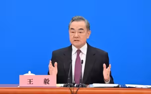 王毅答凤凰记者问：如何看待世界面临分裂形成新冷战的担忧