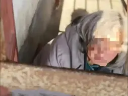 湖北一养老院冬天窗户无玻璃，老人被锁屋内，当地回应：正在核实