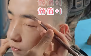 化妆，化一种不被识破的妆。武警特战队员，美到不敢相认～