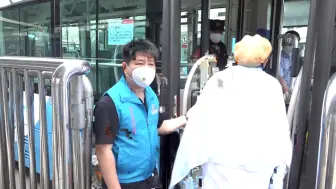 公交志愿者站台验码 提高乘客登乘速度