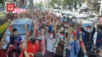 现场视频！缅甸仰光千名抗议者走上街头 与警方发生对峙