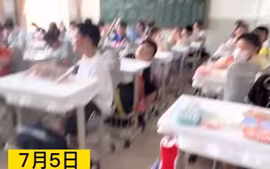 男生穿polo衫上课，没想到气质被拿捏了...网友：他好像是来听你汇报的