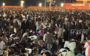 今晨30多万人齐聚天安门，共同见证升旗仪式为祖国庆生，这就是中国式独有的浪漫！