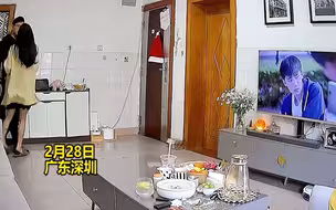 女子“袋鼠式”撒娇哄老公购物，我的钱就这么没了