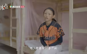 11岁女孩父母双亡，跟着兄姐在老家背柴，一周要背30斤！
