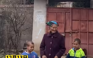 当彝族奶奶换上盛装，变装时尚超模，网友纷纷表示太炫了