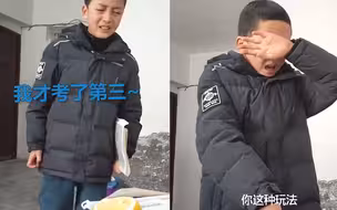 男孩抱着成绩单 一走进家门就对妈妈大哭 说出原因后网友不淡定了