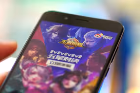 王者荣耀官方表态！取消与巴宝莉合作