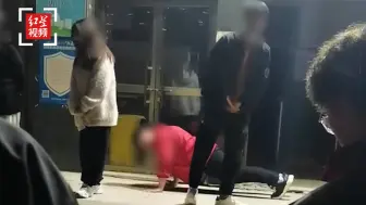 学生会干部要学生淋雨听他训话  学校：涉事三人已被停职检查