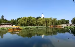 抓住夏天的尾巴，泛舟北海寻一池荷香