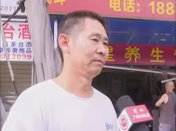 男子如厕回来车丢了，在一公里外撞得“稀巴烂”，车主直呼：我真的无语