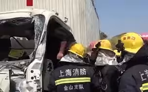 高速路上看事故，不料自己成了事故！上海消防提示：高速上行驶不可随意减速