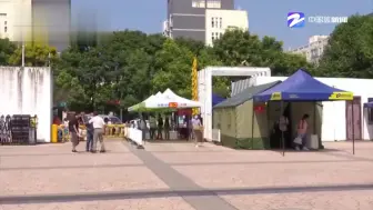 高校挂横幅花式告白返校学生：对你的思念像循环小数 一遍又一遍！