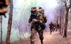 深山密林经典穿插跑动！直击武警第一机动总队超燃军事训练