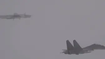 中国空军发布中俄第6次联合空中战略巡航现场视频，歼-16带实弹护航图-95!