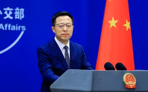 赵立坚祝记者朋友们节日快乐