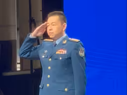 骄傲转发！空军发言人说如今飞机再也不用飞两遍，这盛世如您所愿❤️#2025中国网络媒体论坛