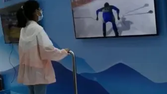 跟记者打卡服贸会！滑雪走！