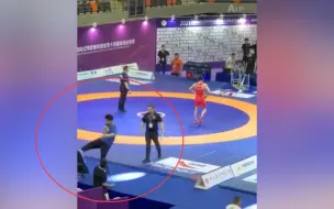 摔跤全锦赛教练大闹现场：教练禁赛4年，运动员作出深刻检查！