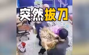 一男子持刀抢劫便利店  店主反映亮了