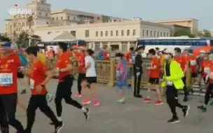 独一无二！北京半程马拉松在天安门广场鸣枪起跑