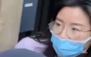 在英国街头痛斥“港独”的爱国女生受到威胁：“不怕，因为我有祖国做后盾”