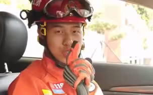 学起来！车辆落水如何快速正确逃生？ “汽车落水后有五次逃生机会”
