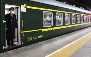 探访北京春运首日首趟列车：上座率约20%需分隔而坐 每两小时消毒一次