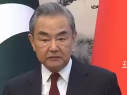 王毅：美方不择手段打压中国，并不能证明美国的强大，反而暴露出美方已丧失自信，乱了方寸