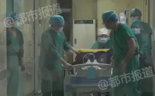 都市报道【“小豫贵”手术顺利完成，转入ICU观察，孩子还有许多关要闯！“小豫贵”加油！】