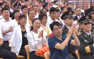 “解决台湾问题！坚决粉碎任何台独图谋！” 全场掌声雷动、阵阵欢呼！