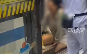 上海地铁回应女子腿被卡站台缝隙：已脱困，腿部皮外伤无大碍