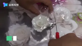 高三学生用嫩豆腐雕出牡丹花惊艳全场 为练绝技一年练坏上千块