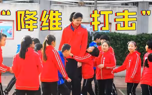 14岁女孩身高2米26独霸篮下  网友：降维打击！