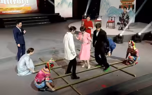 刘维PK赵磊 带寇乃馨大跳竹竿舞