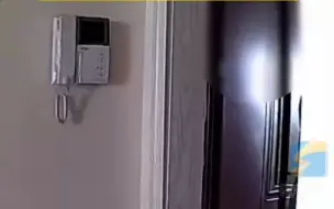 小偷潜入住户行窃被回家的母女暴打