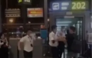 山东航空回应工作人员与旅客起冲突：都有责任，依规处理。