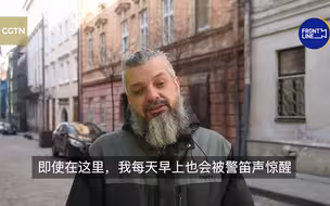 “我担心我的孙子、孙女...还有宠物”小团在乌克兰利沃夫的居民街采