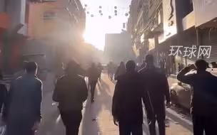 加沙地带临时停火协议正式生效，一片安静无枪炮声，人们返回家中街道重回熙攘