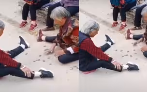 可可爱爱！一群老奶奶在路边玩抓石子游戏 技巧高能羡煞网友