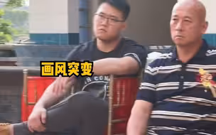 新人在台上甜蜜对视拍照，台下新娘家人却愁容满面网友：果然想刀一个人的眼神是藏不住的。