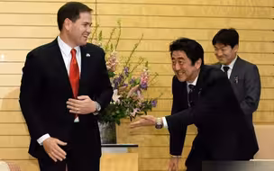 美国人给日本吃了两颗原子弹 日本人不恨美国吗？