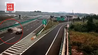错过匝道超车道上停车致三车追尾  司机被扣6分罚200元！