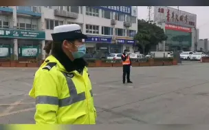 辅警怀孕四个月仍然上路执勤，感谢坚守岗位的你。