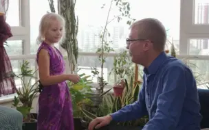 美国萌娃浇花“浇”出环保心得：赚得多，天更蓝，才是硬道理！